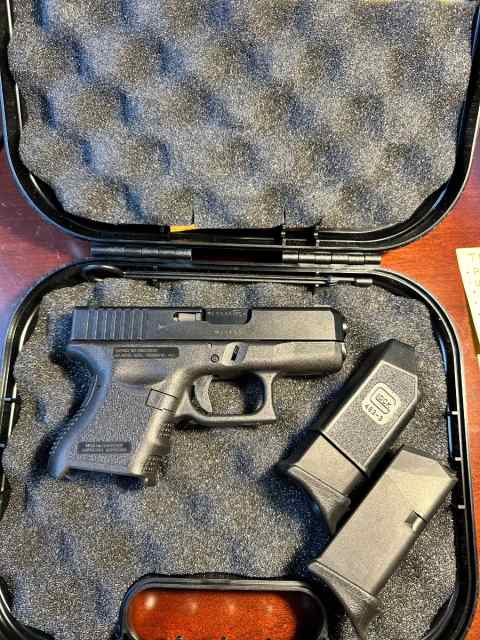 Glock 26 Gen3 with mags, night sights, case