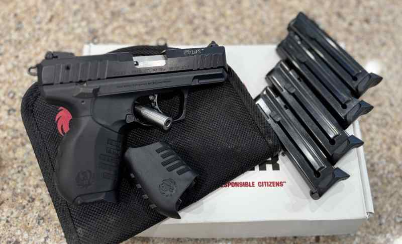 Ruger SR22 22lr 5 Mags + Holster