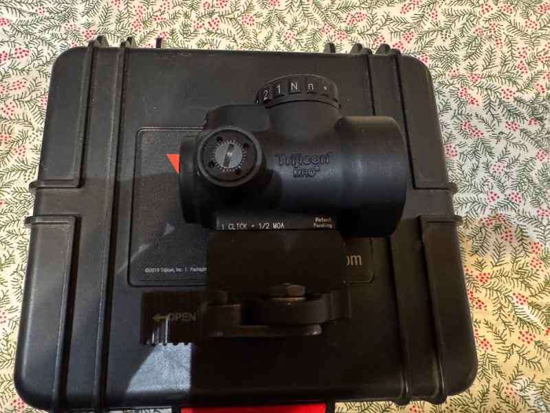 Trijicon MRO red dot with Larue quick detach 