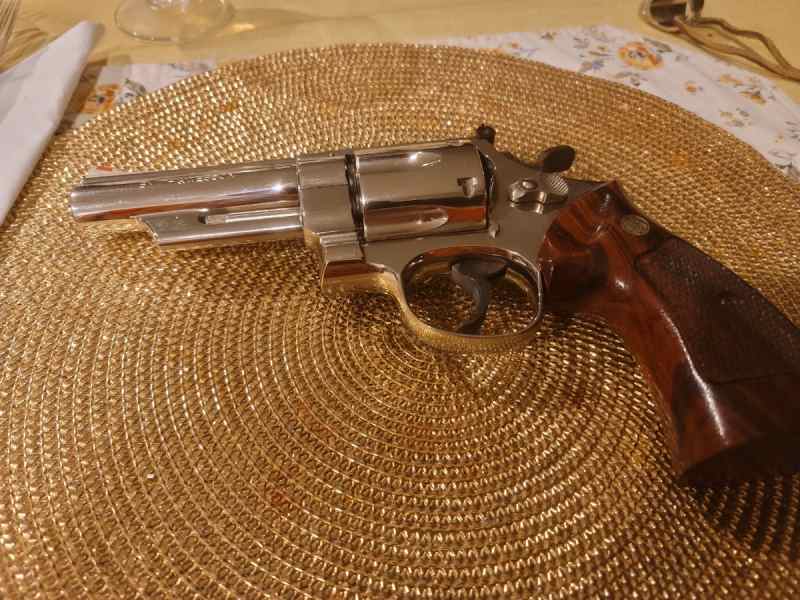 Smith &amp; Wesson 44mag revolver 29-2