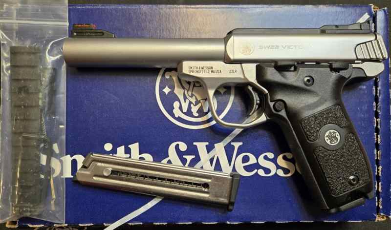 S&amp;W SW22 Victory .22LR Excellent Like New!