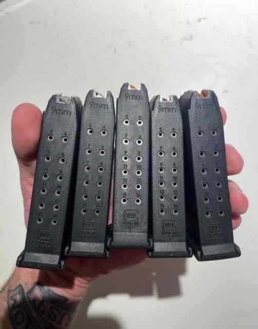 (5) 15 round OEM GLOCK 19 Mags 
