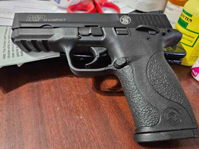 Wesson M &amp; P MP22 22lr Pistol