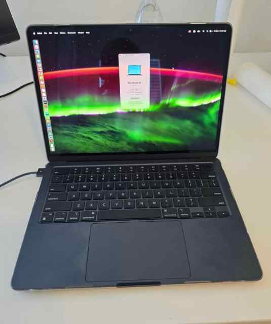 WTT Mac Book Air 2022 8BG