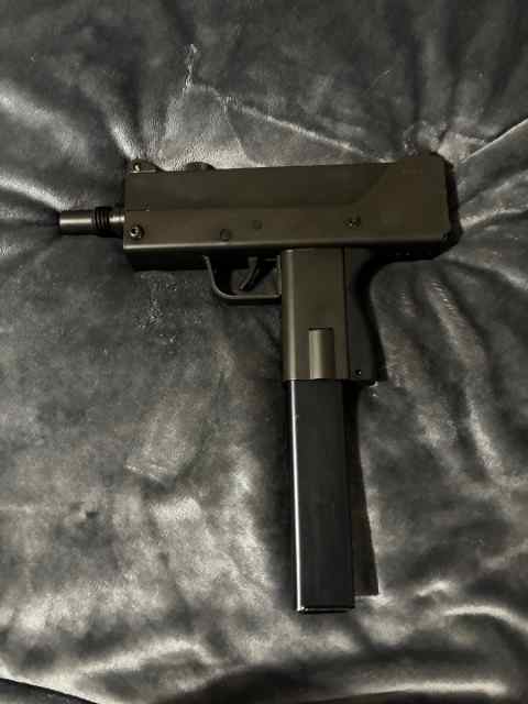 Luger and Mac 10 clone