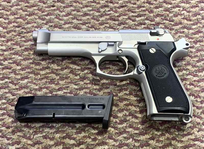 Beretta 92FS  9mm 