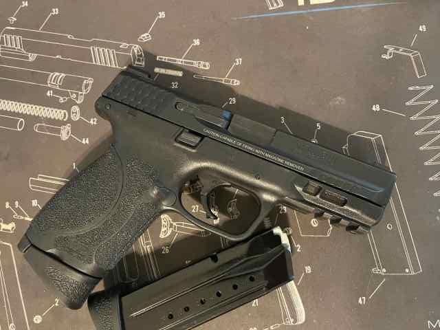 Like new Smith and Wesson M&amp;P 2.0