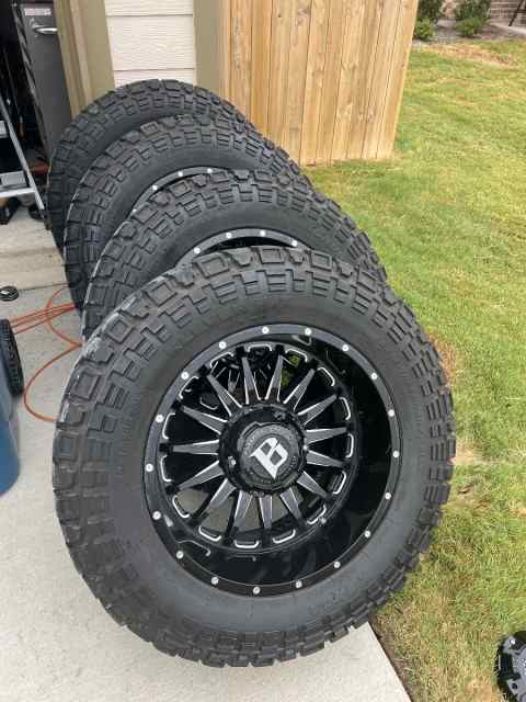 Ballistic off road wheels with like new Tires