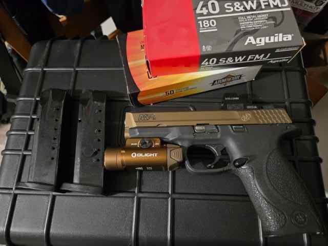 M&amp;P.40 w/ extras