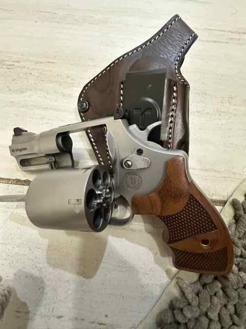 Smith and Wesson 629 .44mag snubnose BNIB
