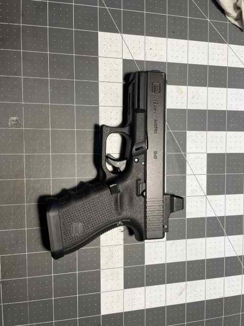 Glock 19 Gen 4 w/ Deltapoint Pro