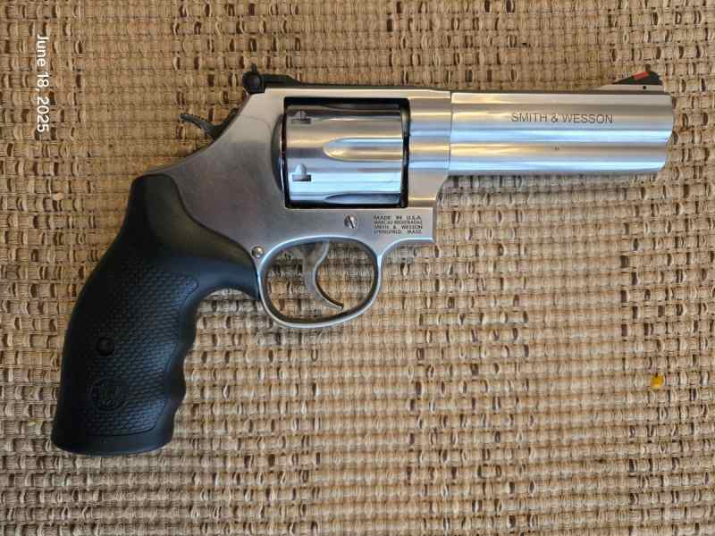 Smith &amp; Wesson 686 4.13&quot; Barrel Never Fired