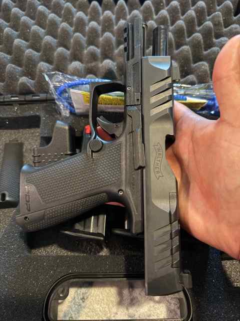 Glock 27 Gen 4 .40 S&amp;W w/ night sights