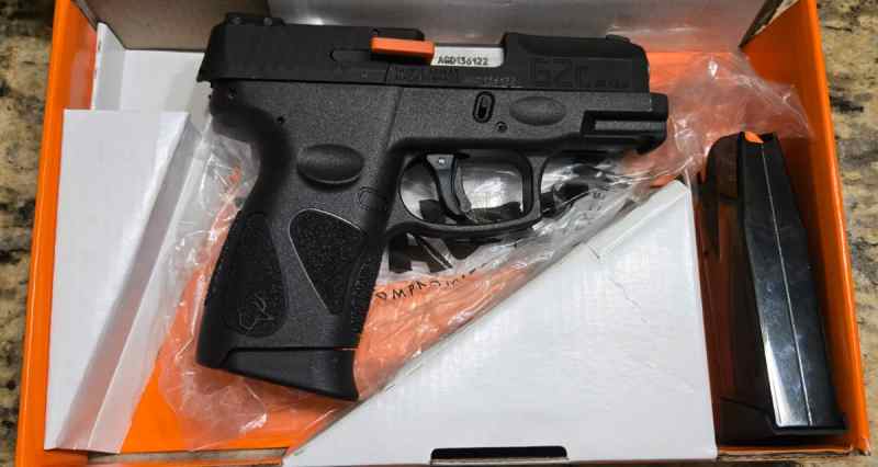 Taurus G2C 40 Smith &amp; Wesson semi automatic