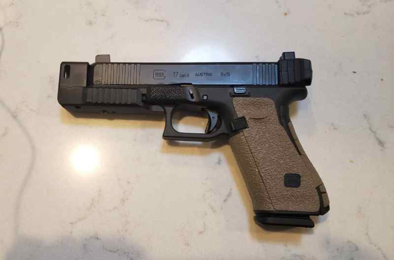 WTS/WTT Glock 17 gen 5 with extras