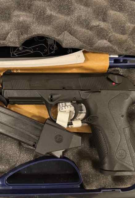 New Beretta Storm PX4-F .45 with 3 Mags!