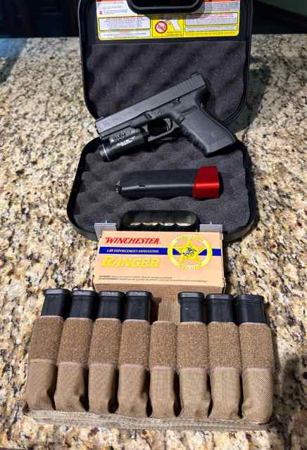 Glock 21 (Gen4) w/ Light, holster, 8 mags