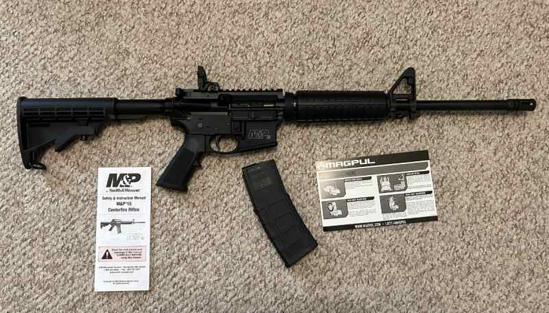 Smith &amp; Wesson M&amp;P15 (AR15) with ammo