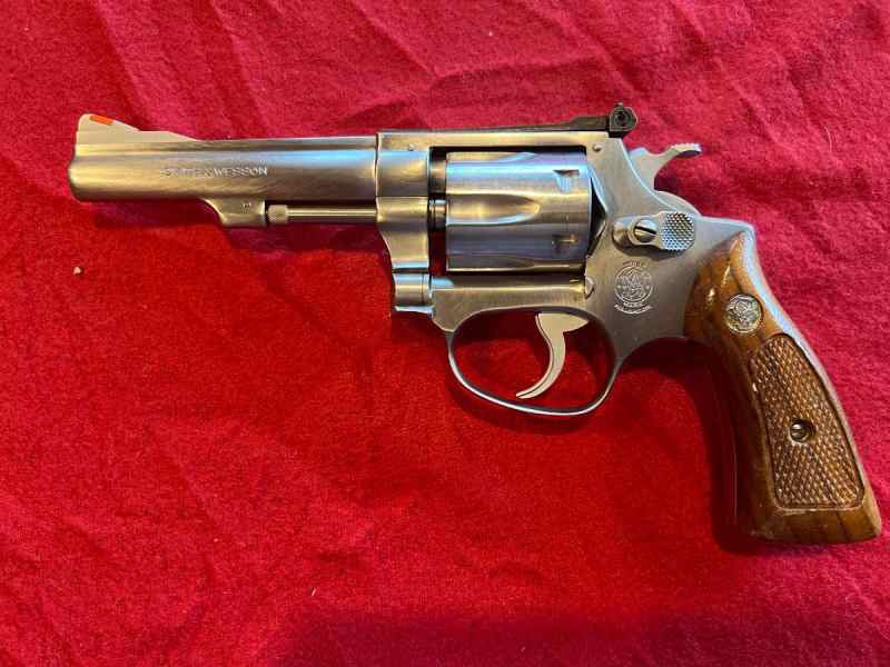 S&amp;W Model 63 –  .22LR Kit Gun Stainless