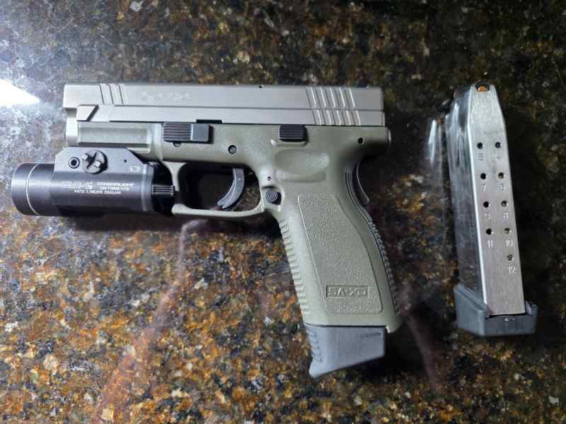 Springfield XD .40 w optional rail light