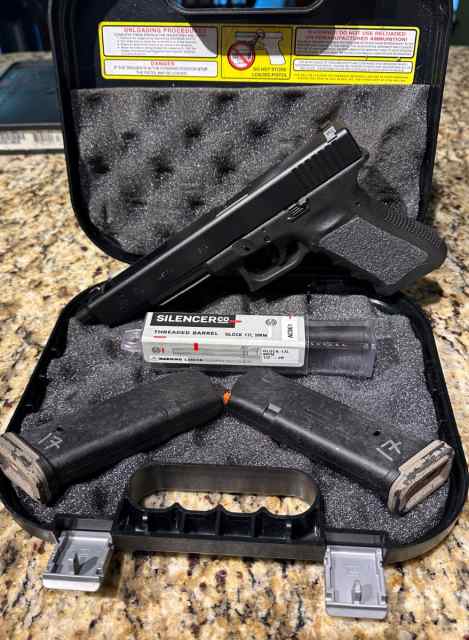 Glock 17L (Gen 3) w/ threaded bbl and holster