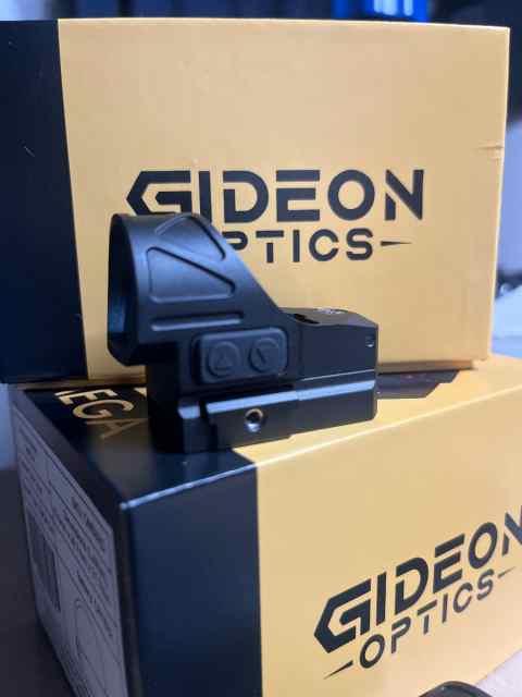 GIDEON ONEGA GREEN DOTS
