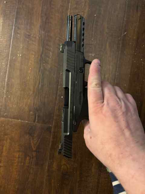 Ruger 5.7 never fired + 400 le/mil + 500 vmax