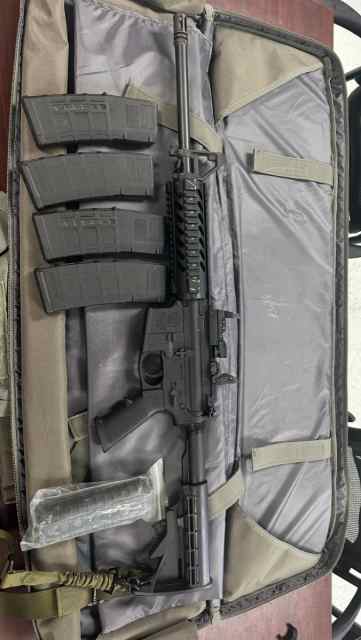 AR-15 - Smith &amp; Wesson M&amp;P15 w/ Case + 4 PMAGs