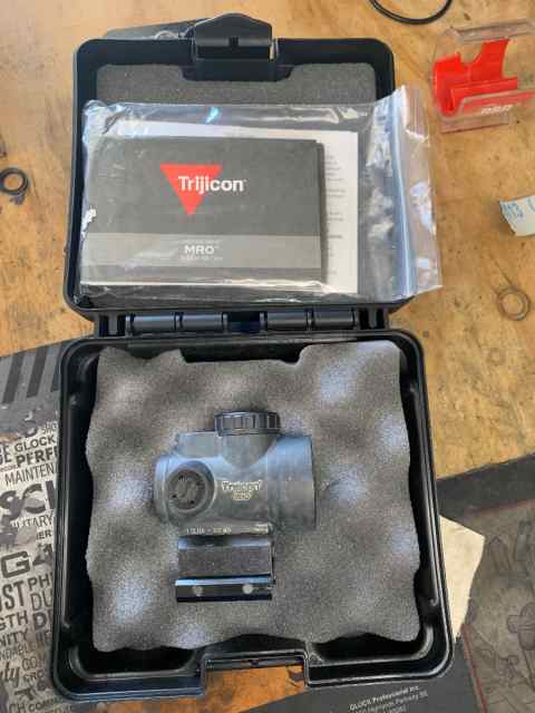 Trijicon MRO with mount