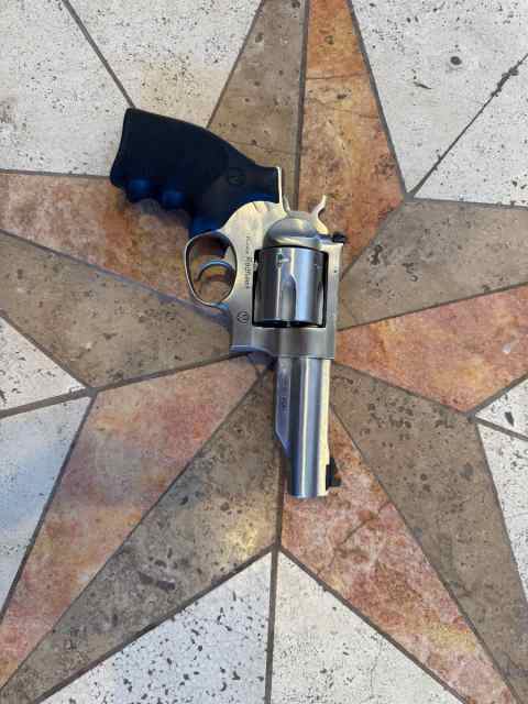 Ruger Redhawk 44 mag $900 or trade